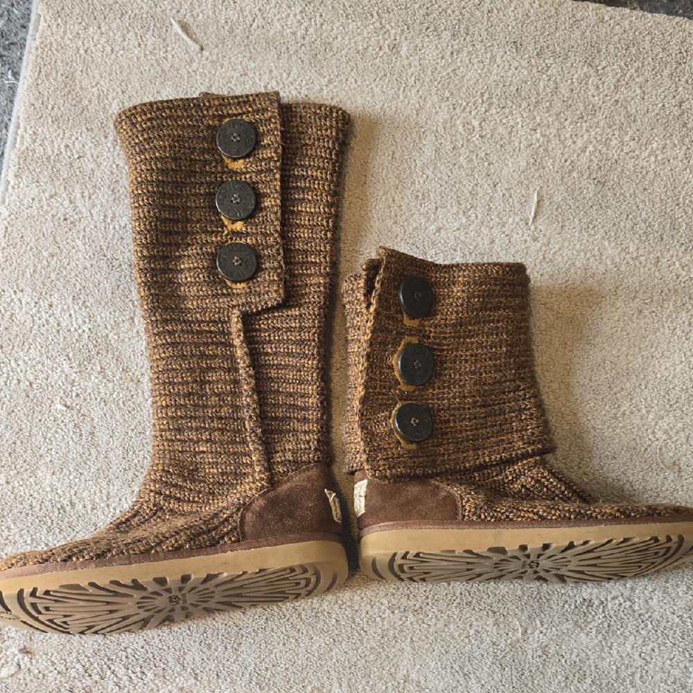 EUC Ugg Knit Boots
